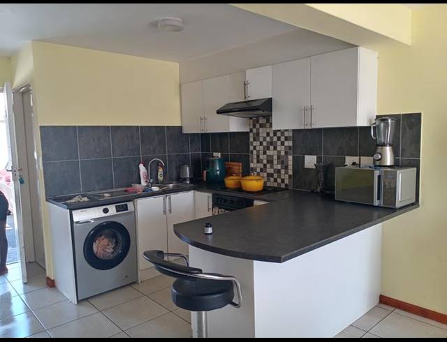 2 BEDROOM DUPLEX FOR SALE IN STRATFORD GREEN